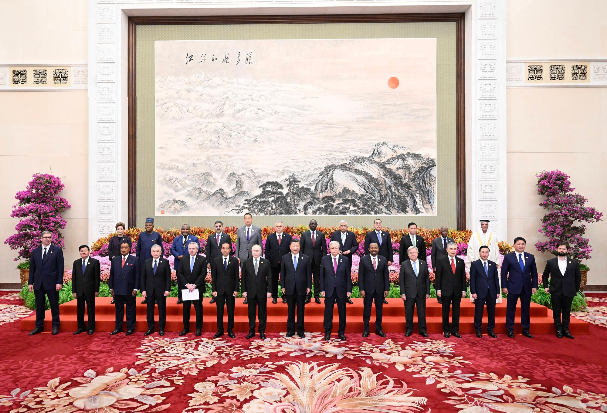 231018 -- BEIJING, Oct. 18, 2023 -- Chinese President Xi Jinping poses for a group photo with distinguished guests attending the third Belt and Road Forum for International Cooperation at the Great Hall of the People in Beijing, capital of China, Oct. 18, 2023. Xi on Wednesday attended the opening ceremony of the third Belt and Road Forum for International Cooperation and delivered a keynote speech. BRF2023CHINA-BEIJING-XI JINPING-BELT AND ROAD FORUM-OPENING CEREMONY CN ShenxHong PUBLICATIONxNOTxINxCHN