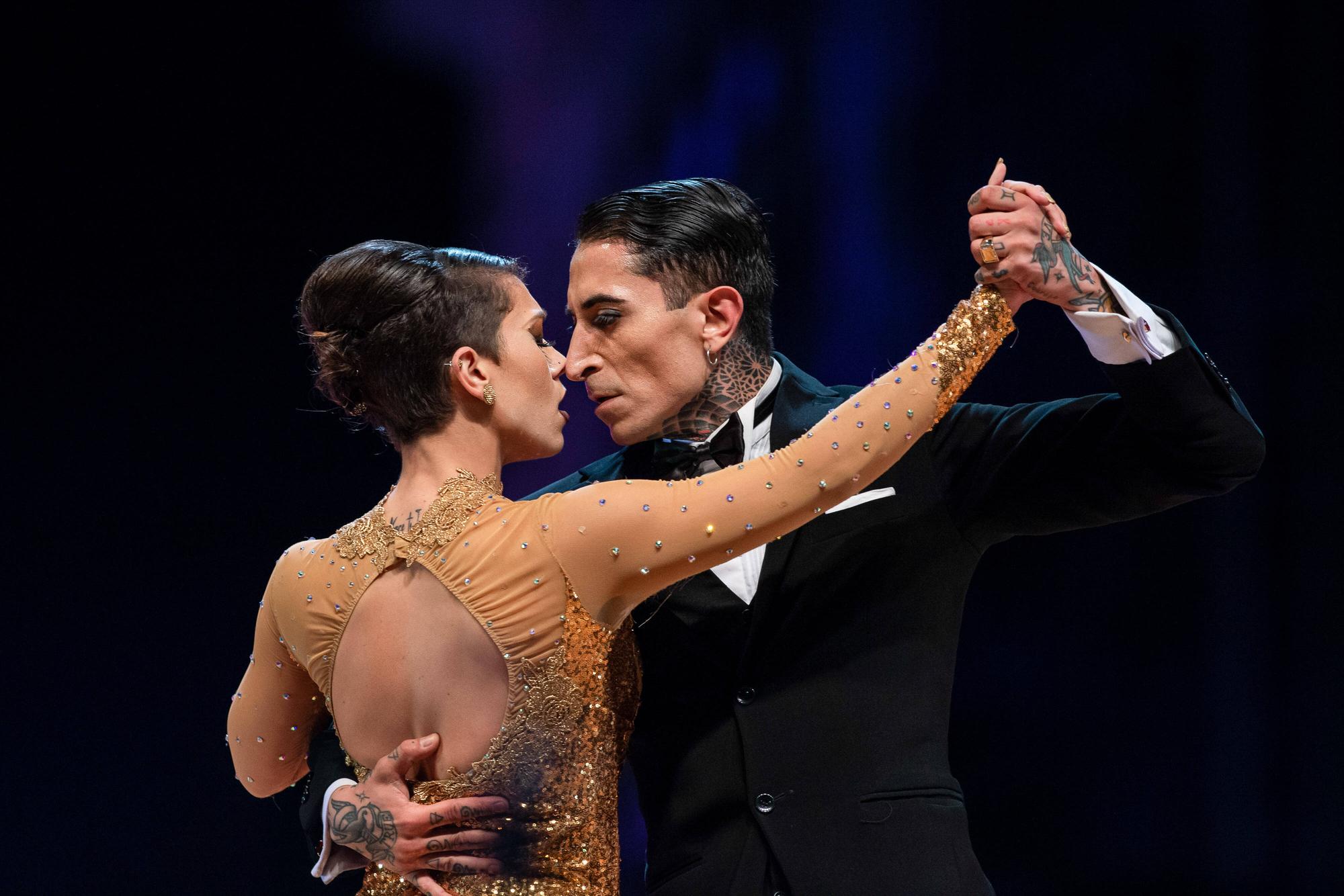 Le tango traditionnel a été revitalisé par Astor Piazzolla, qui cherchait comme Miles Davis à innover chaque année. Il est allé de plus en plus loin dans la fusion avec le jazz et le rock, puis avec l'écriture classique, encouragé par les commandes de grands musiciens, tel Rostropovitch.