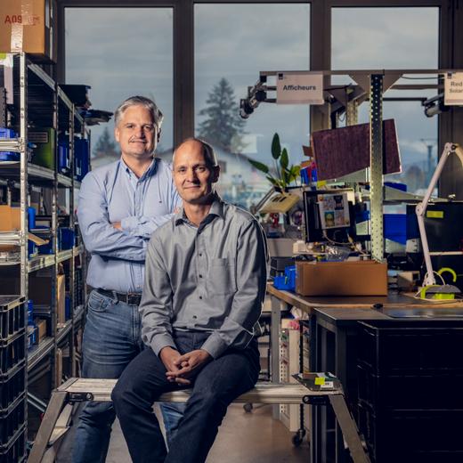 François et Philippe Menoud directeurs de IEM posent dans l'atelier des locaux de Genève à Plan-les-Ouates, à Genève, le 20 octobre 2023.