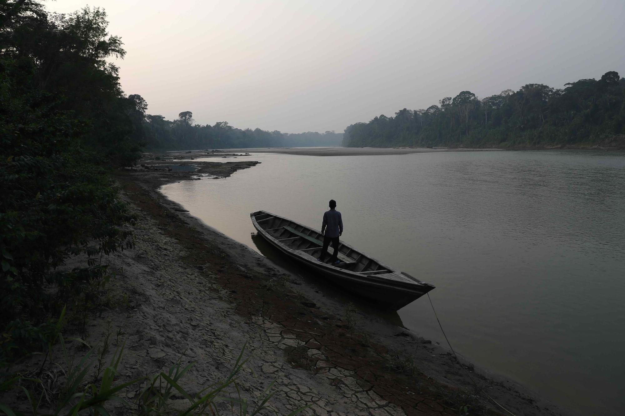 Un garde forestier sur le territoire de Madre de Dios, au Pérou, le 4 septembre 2022.