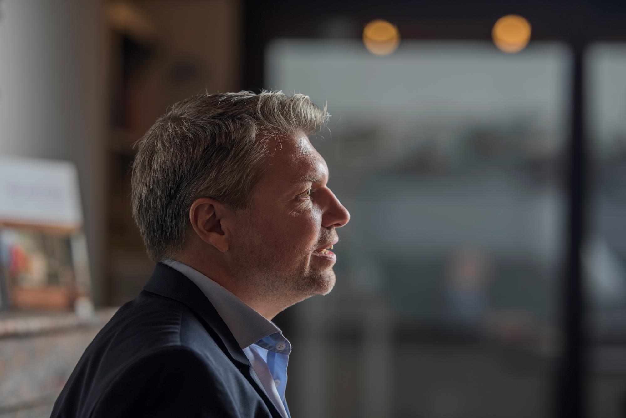 Mathieu Crettenand, le nouveau directeur du département Aide aux migrants de l'Hospice général à Genève. 19.10.2023. Eddy Mottaz / Le Temps