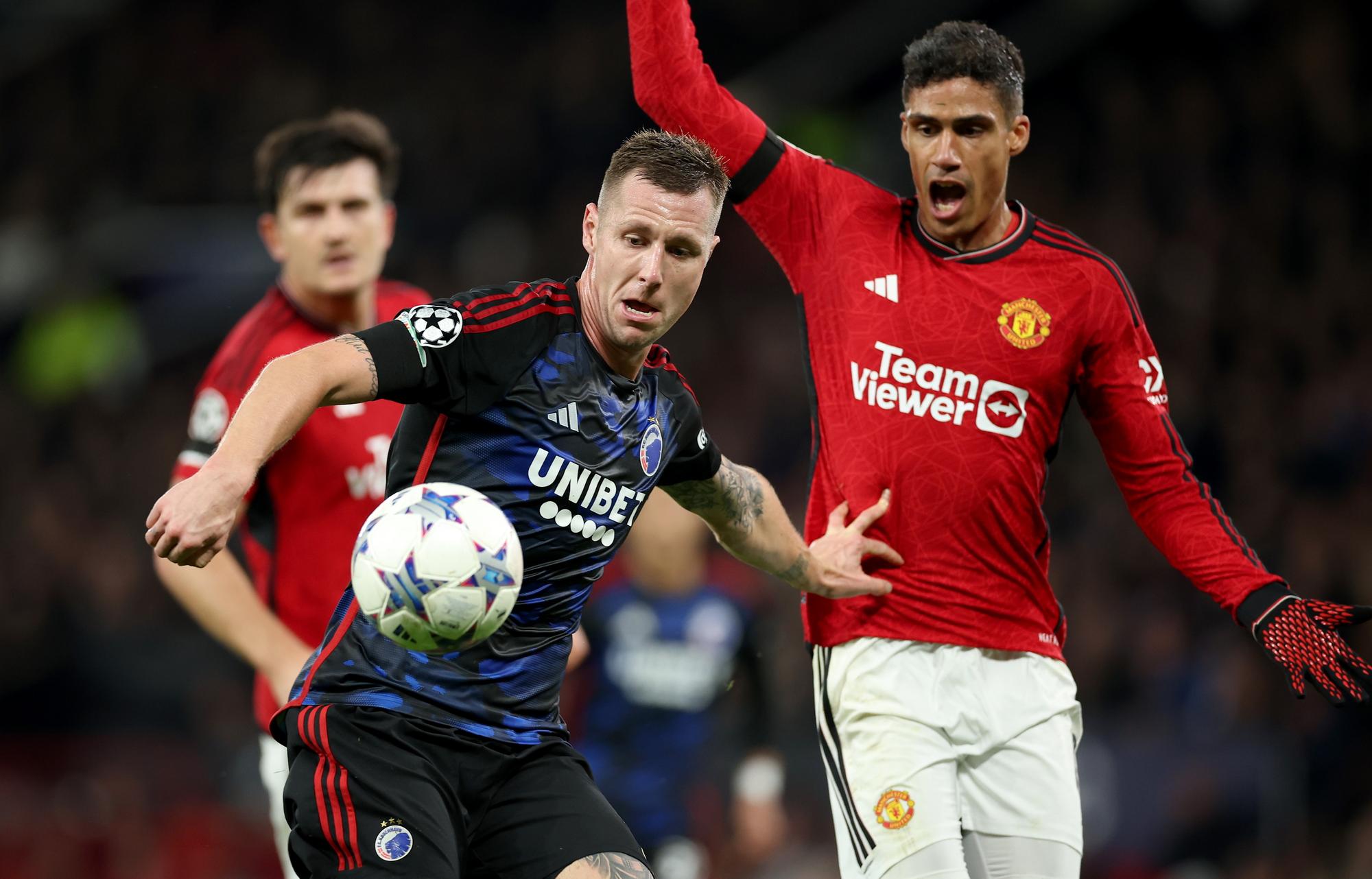 epa10936959 Raphael Varane (R) of Manchester United in action against Lukas Lerager of FC Copenhagen during the UEFA Champions League Group A match between Manchester United and FC Copenhagen in Manchester, Britain, 24 October 2023. EPA/ADAM VAUGHAN