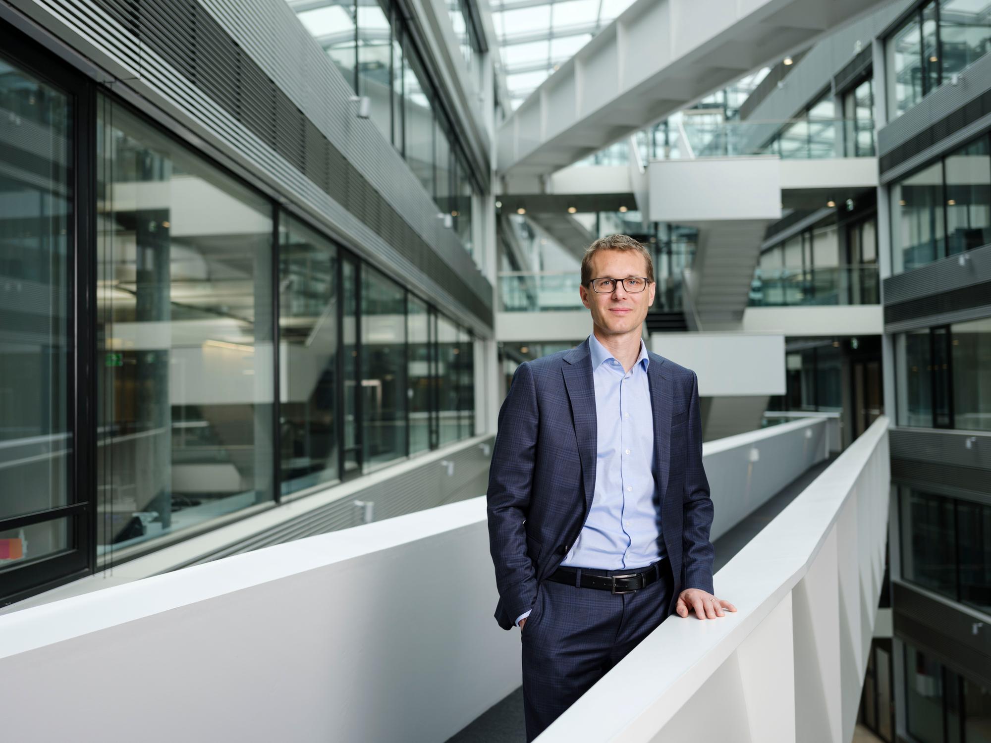 Christoph Aeschlimann, designierter CEO der Swisscom posiert fuer ein Portrait am Montag, 25. April 2022 in Bern. (KEYSTONE/Christian Beutler)