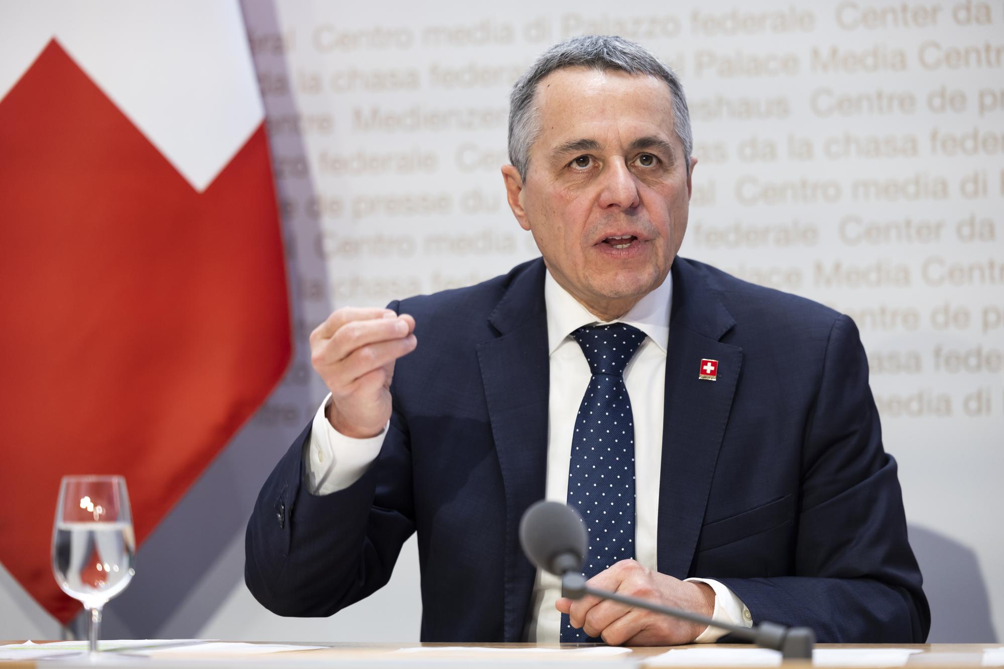 Bundesrat Ignazio Cassis spricht waehrend einer Medienkonferenz des Bundesrates, am Mittwoch, 1. November 2023, in Bern. Der Bundesrat verurteilt die Terrorakte, welche die Hamas seit dem 7. Oktober 2023 veruebt, erneut auf das Schaerfste und fordert die sofortige Freilassung aller Geiseln. Angesichts der aeusserst besorgniserregenden humanitaeren Lage.beantragt der Bundesrat dem Parlament weitere 90 Millionen Franken zur Unterstuetzung der Region. (KEYSTONE/Peter Klaunzer)