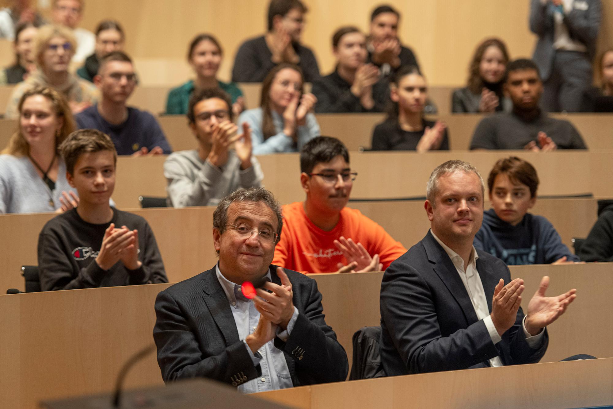 Les deux candidats vaudois aux Etats ont débattu devant un parterre de jeunes dans la salle du Grand Conseil, lundi 6 novembre 2023.