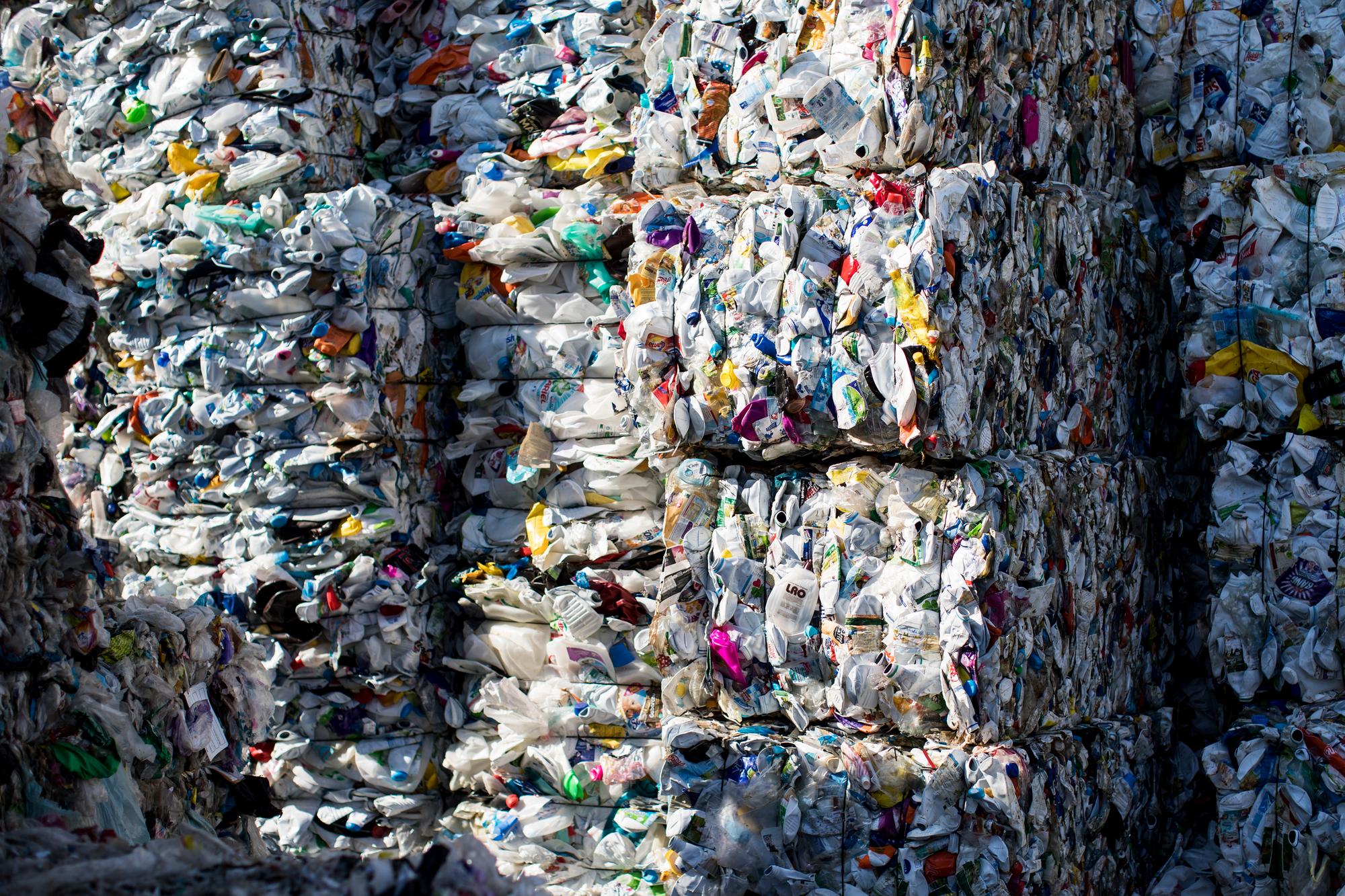 En Suisse, près de 5 millions d'habitants peuvent faire collecter leurs vieux plastiques en vue d'un recyclage. Ils sont presque tous Alémaniques.