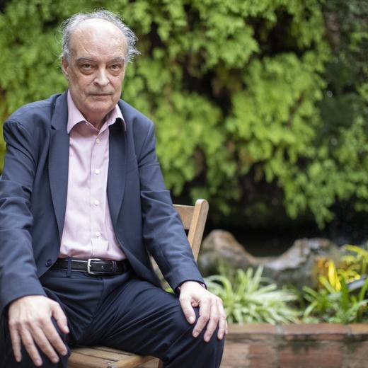 epa10149277 Spanish writer Enrique Vila-Matas poses during an interview with Spanish News Agency Efe in Barcelona, Catalonia, Spain, 31 August 2022, to present his last novel 'Montevideo'. EPA/Marta Perez