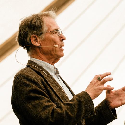 Kim Stanley Robinson Copenhagen, Denmark. 28th, May 2022. The American science fiction writer Kim Stanley Robinson seen at a talk during the Danish science festival Bloom Festival 2022 in Copenhagen. Copenhagen Denmark PUBLICATIONxNOTxINxDENxNORxFIN Copyright: xGonzalesxPhoto/MalthexIvarssonx