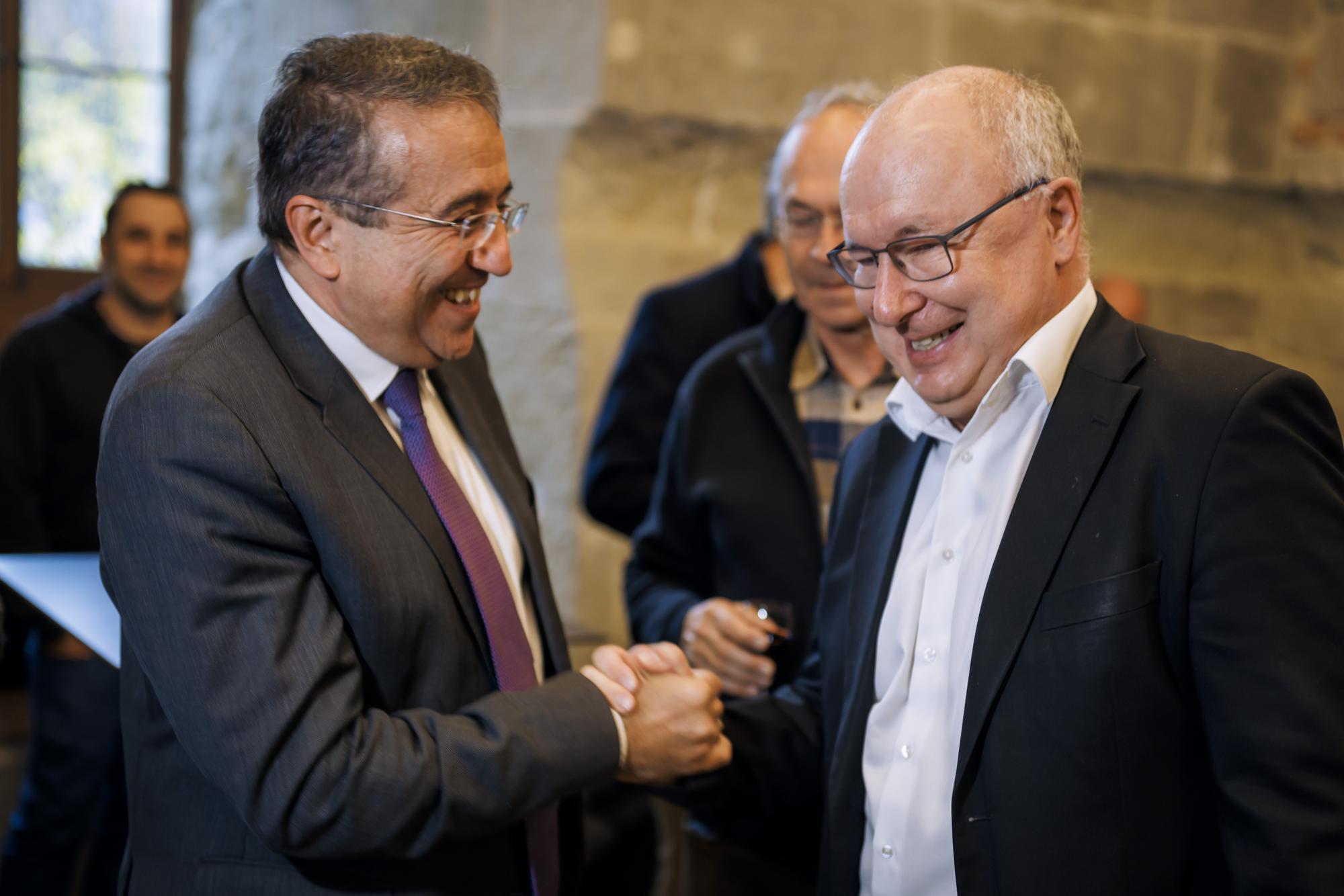 Les deux nouveaux conseillers aux Etatst vaudois, Pascal Broulis et Pierre-Yves Maillard, photographiés au Château cantonal, ce dimanche 12 novembre.