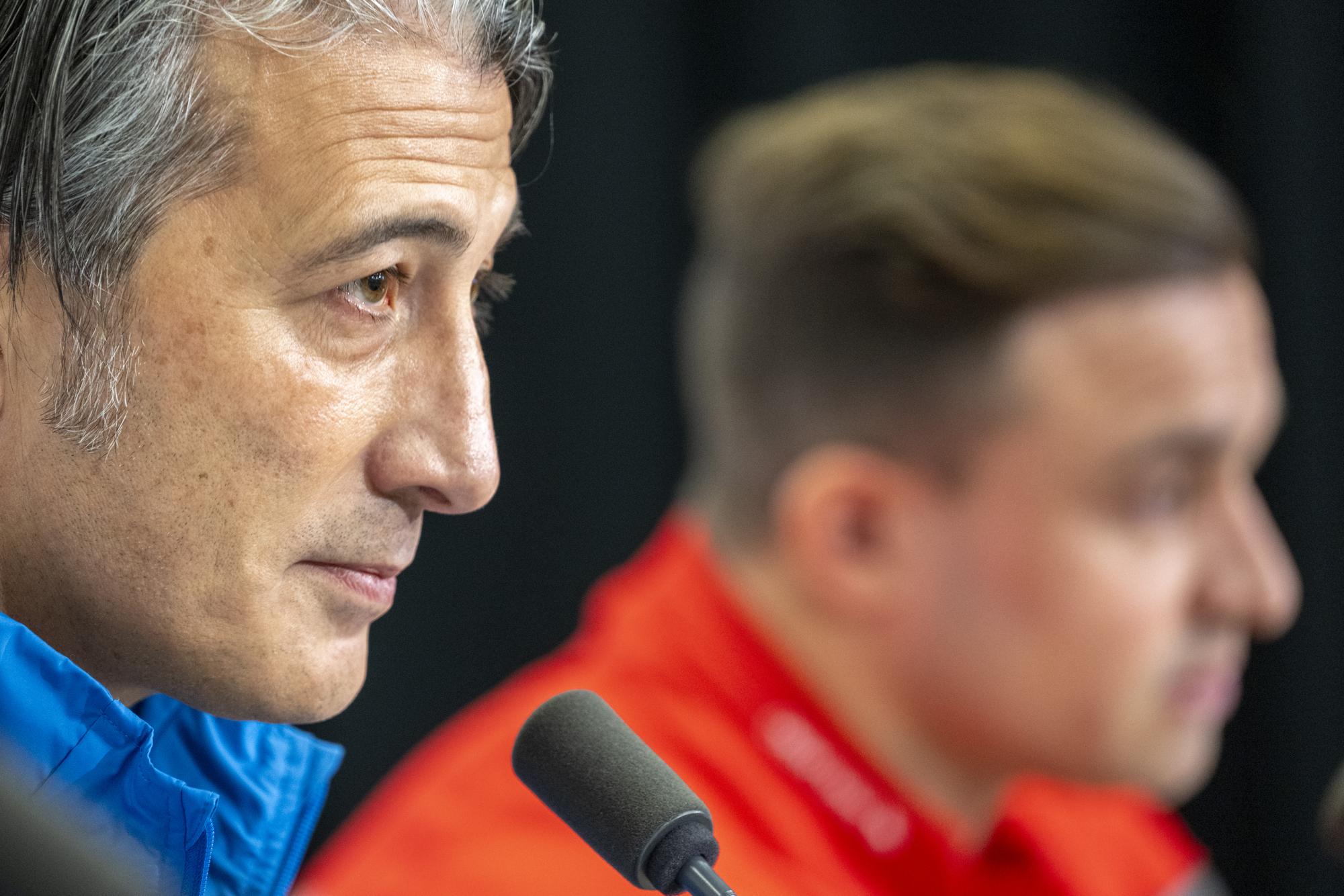 Trainer Murat Yakin bei einer Pressekonferenz der Schweizer Fussball Nationalmannschaft in Basel, am Freitag, 17. November 2023. (KEYSTONE/Georgios Kefalas)
