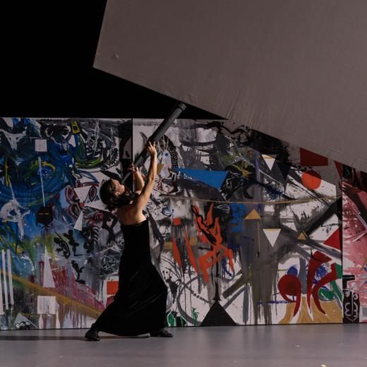 La comédienne Claire Sermonne est superbe de clarté dans la jungle du langage novarinien.