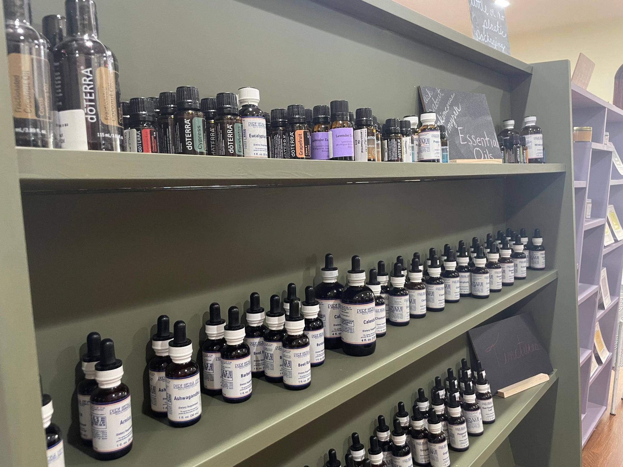 Syndication: The Times Herald A shelf of essential oils at Amy s Relation to Creation and Botanicals, LLC on Oct. 27, 2023. , EDITORIAL USE ONLY PUBLICATIONxINxGERxSUIxAUTxONLY Copyright: xMcKennaxGolat/TimesxHeraldx USATSI_21773472