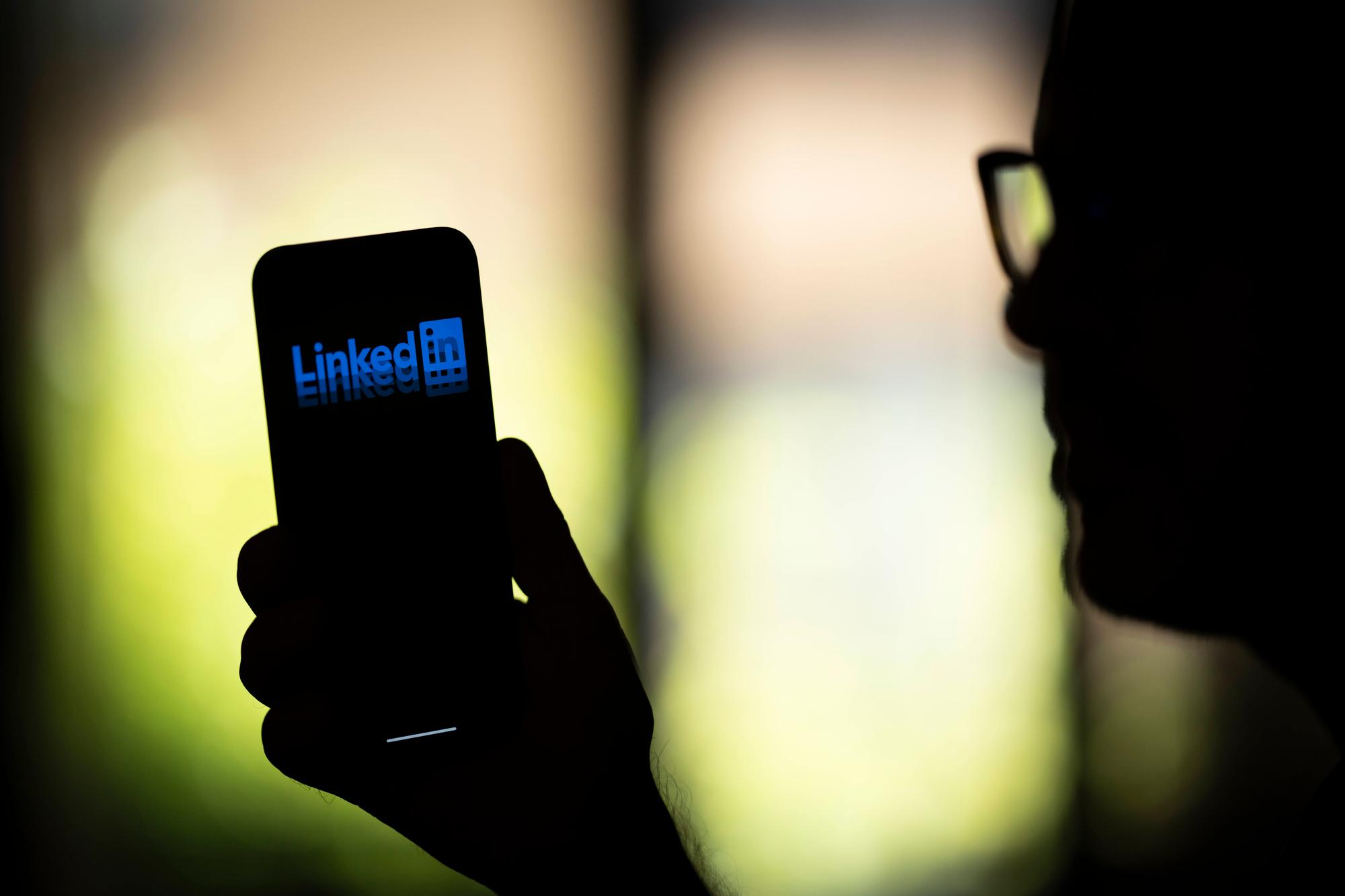 Social Media User Illustration Photos The LinkedIn logo is seen in this photo illustration on 22 August, 2023 in Warsaw, Poland. Warsaw Poland PUBLICATIONxNOTxINxFRA Copyright: xJaapxArriensx originalFilename: arriens-socialme230822_npIl9.jpg