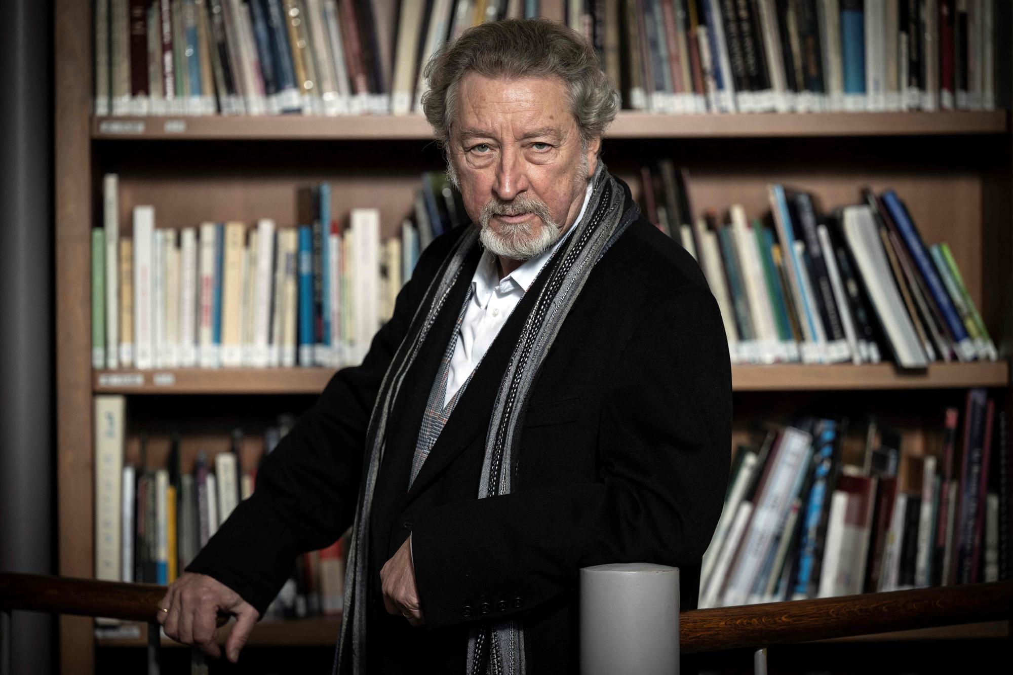 FILES) - A picture taken in Toulouse on January 12, 2022 shows French director and former president of the cinematheque, Robert Guediguian. (Photo by Lionel BONAVENTURE / AFP)