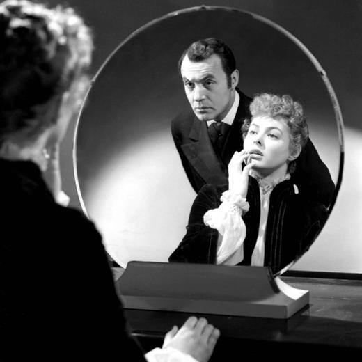 GASLIGHT, Charles Boyer, Ingrid Bergman, 1944 Courtesy Everett Collection ACHTUNG AUFNAHMEDATUM GESCHÄTZT PUBLICATIONxINxGERxSUIxAUTxONLY Copyright: xCourtesyxEverettxCollectionx MCDGASL EC002