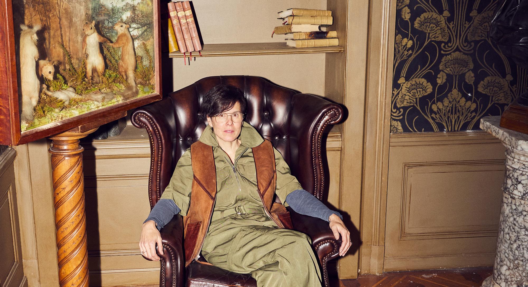 Marion Schramm, décoratrice sur le plateau de "Winter Palace", une série Netflix, à Caux le 10 novembre 2023.