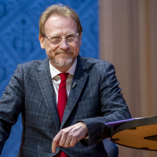 Steve Roger, directeur general de l'OSR, s'exprime lors de la presentation de la saison 2022 - 2023 de l'Orchestre de la Suisse Romande (OSR), ce jeudi 17 mars 2022 a Geneve. (KEYSTONE/Martial Trezzini).