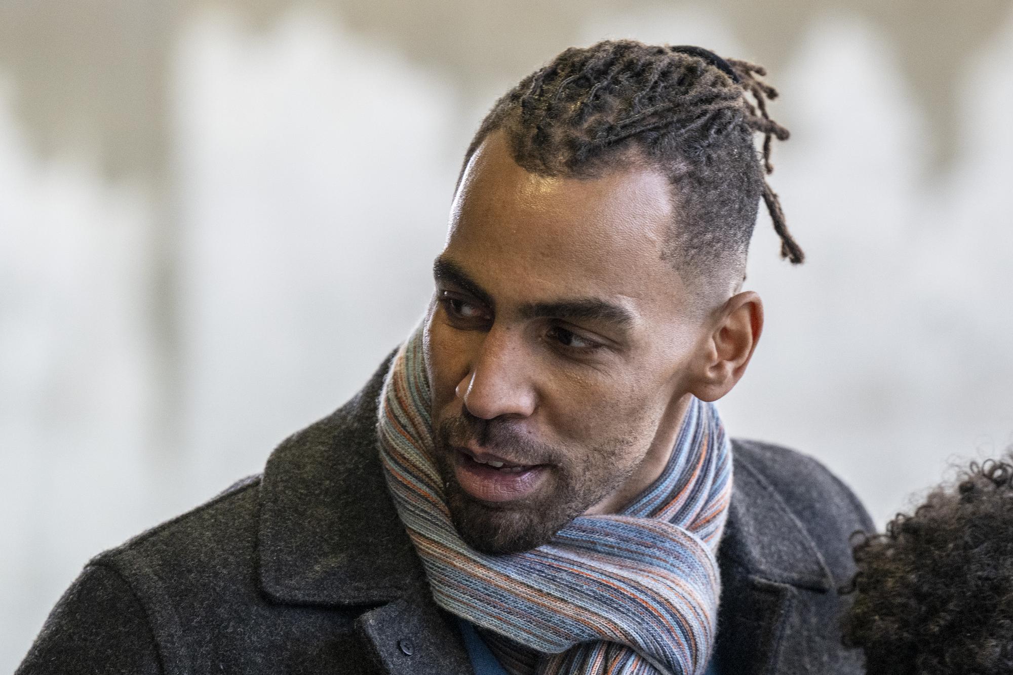 Thabo Sefolosha, ehemaliger Schweizer Basketball Profi, spricht nach der Delegiertenversammlung von Swiss Basket, am Samstag, 9. Dezember 2023, in Fribourg. (KEYSTONE/Peter Schneider)