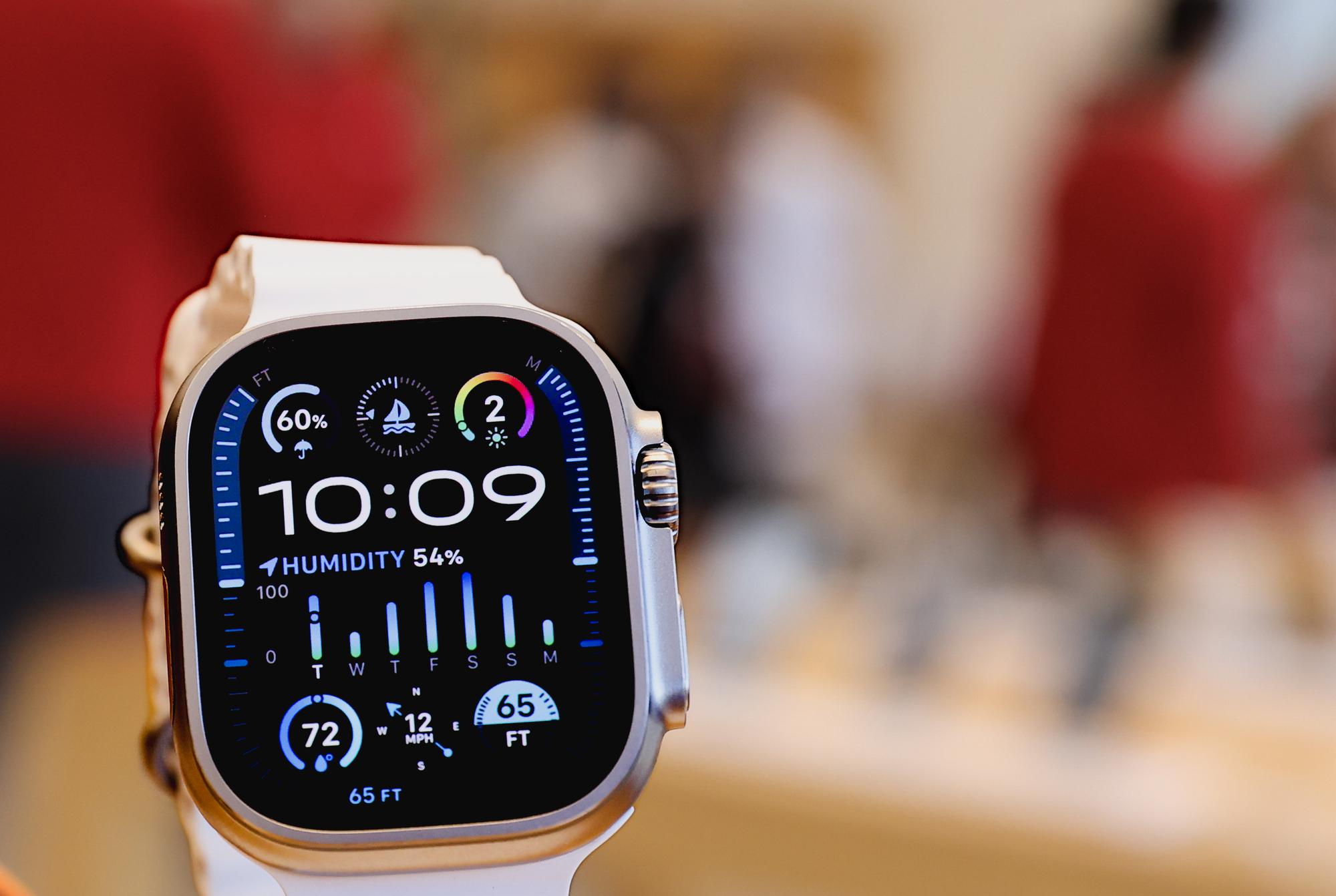 epa11036624 The Series 9 Apple Watch is on display at the Apple Store in Austin, Texas, USA, 18 December 2023. Apple will be stopping the sales of the Series 9 and Ultra 2 version of the watch due to an ongoing patent dispute with medical technology company Masimo, according to a statement released by Apple on 18 December. Watches will not be available for purchase online starting on December 21 and in stores on December 24. EPA/ADAM DAVIS