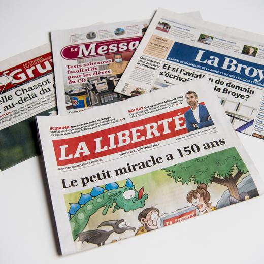 Une vue sur les differents titres du Groupe Saint-Paul, les journaux La Liberte, La Gruyere, La Broye et Le Messager mardi 28 septembre 2021 a Fribourg. (KEYSTONE/Jean-Christophe Bott)