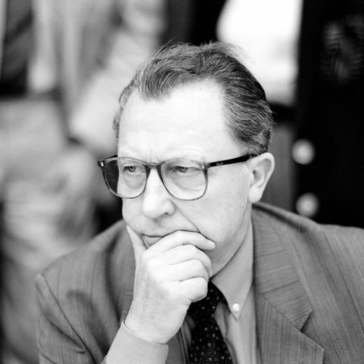 Bildnummer: 51784442 Datum: 15.06.1992 Copyright: imago/bonn-sequenz Jacques Delors (FRA/Präsident EG Kommission) in Bonn, Personen , Nachdenklichkeit , pessimistisch; 1992, sw, Politiker, Europäische Gemeinschaft, Gestik; , quer, Kbneg, Einzelbild, close, Europapolitik, Politik, Deutschland, Randbild, People; Aufnahmedatum geschätzt