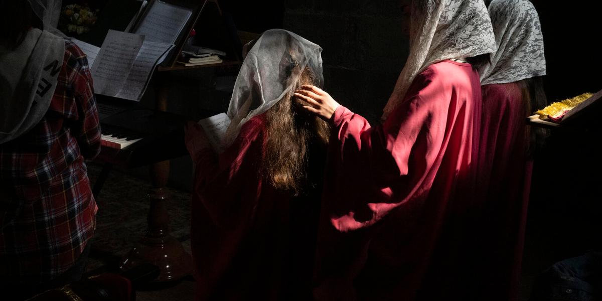 ARMENIA. Goris. 01 October 2023. Sunday service of exiled Karabakh church. After crossing the border refugees are received, processed and sheltered in Goris and then dispatched to different areas of Armenia. After a swift Azeri offensive on 19/20.9., taking control of the entire Azeri territory, the NKR, Nagorno-Karabakh Republic, decided to dissolve and almost the entire ethnic Armenian population of more than 100,000 fled to Armenia.