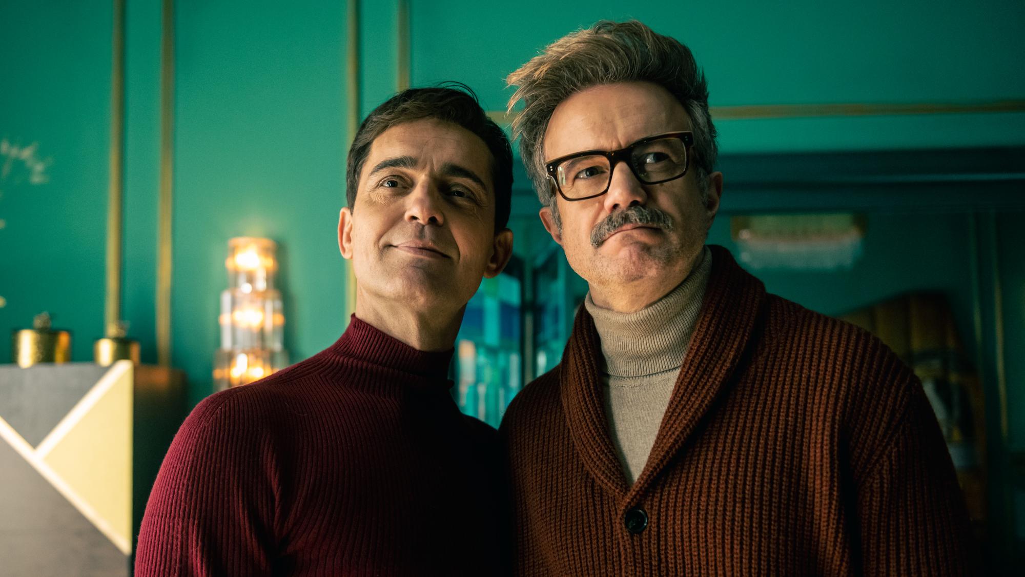 BLUE MONKEYS (L to R) PEDRO ALONSO as BERLíN, TRISTáN ULLOA as DAMIáN in episode 03 of BLUE MONKEYS. Cr. TAMARA ARRANZ/NETFLIX © 2023