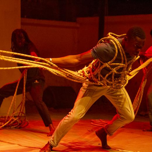 «Generation B», spectacle mis en scène par le collectif d'Art d'Art, a pour fil rouge la trajectoire d'un étudiant révolutionnaire Abdoul Karim Camara, dit Cabral, sous le régime militaire de Moussa Traoré (1968-1991).