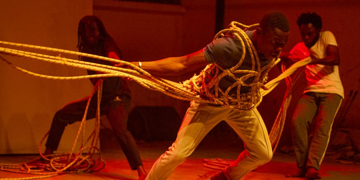 «Generation B», spectacle mis en scène par le collectif d'Art d'Art, a pour fil rouge la trajectoire d'un étudiant révolutionnaire Abdoul Karim Camara, dit Cabral, sous le régime militaire de Moussa Traoré (1968-1991).