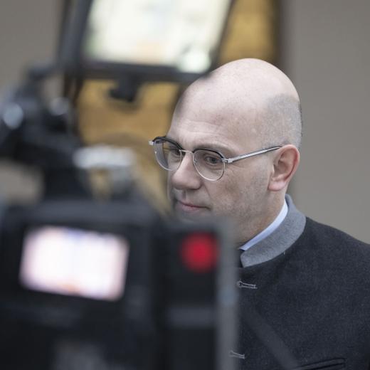 Philippe Currat, the lawyer of Gambia's former Interior Minister Ousman Sonko arrives for the trial at Federal Criminal Court of Switzerland in Bellinzona, Switzerland, Monday, January 8, 2024. The federal prosecutor's office has accused the 54-year-old of numerous crimes against humanity. The list of alleged offenses includes intentional homicide, grievous bodily harm, endangering life, rape and other criminal offenses. They are divided into five complexes, committed in the period from January 2000 to September 2016. (KEYSTONE/Ti-Press/Pablo Gianinazzi)