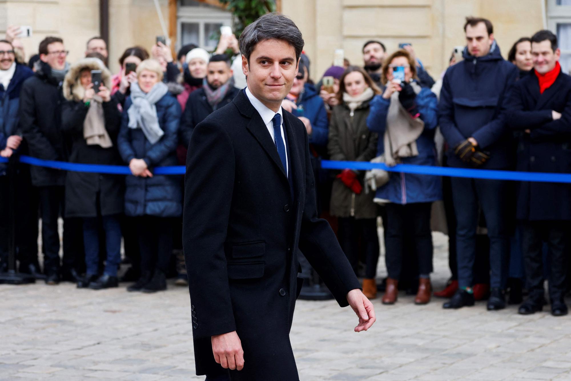 Gabriel Attal arrivant à Matignon ce mardi.