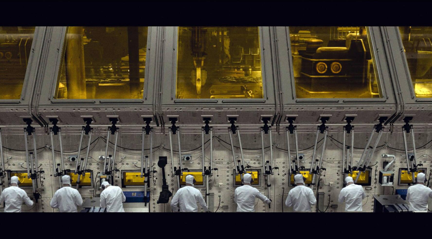 Movie Scene Film: Thx 1138 1970 Director: George Lucas 11 March 1971 THX 1138 THX 1138, USA 1972, Regie: George Lucas Szene / Science Fiction, futuristisch, Fabrik, Arbeiter, berwachung /------- WICHTIG: Nutzung nur redaktionell mit Filmtitelnennung bzw. Berichterstattung ber diesen Film. Buch- und Kalendernutzungen nur nach Absprache. --- IMPORTANT: To be used solely for editorial coverage of this specific motion picture/tv programme PUBLICATIONxINxGERxSUIxAUTxONLY Copyright: WarnerxBrosxAFxArchivexMaryxEvans 12452560 editorial use only