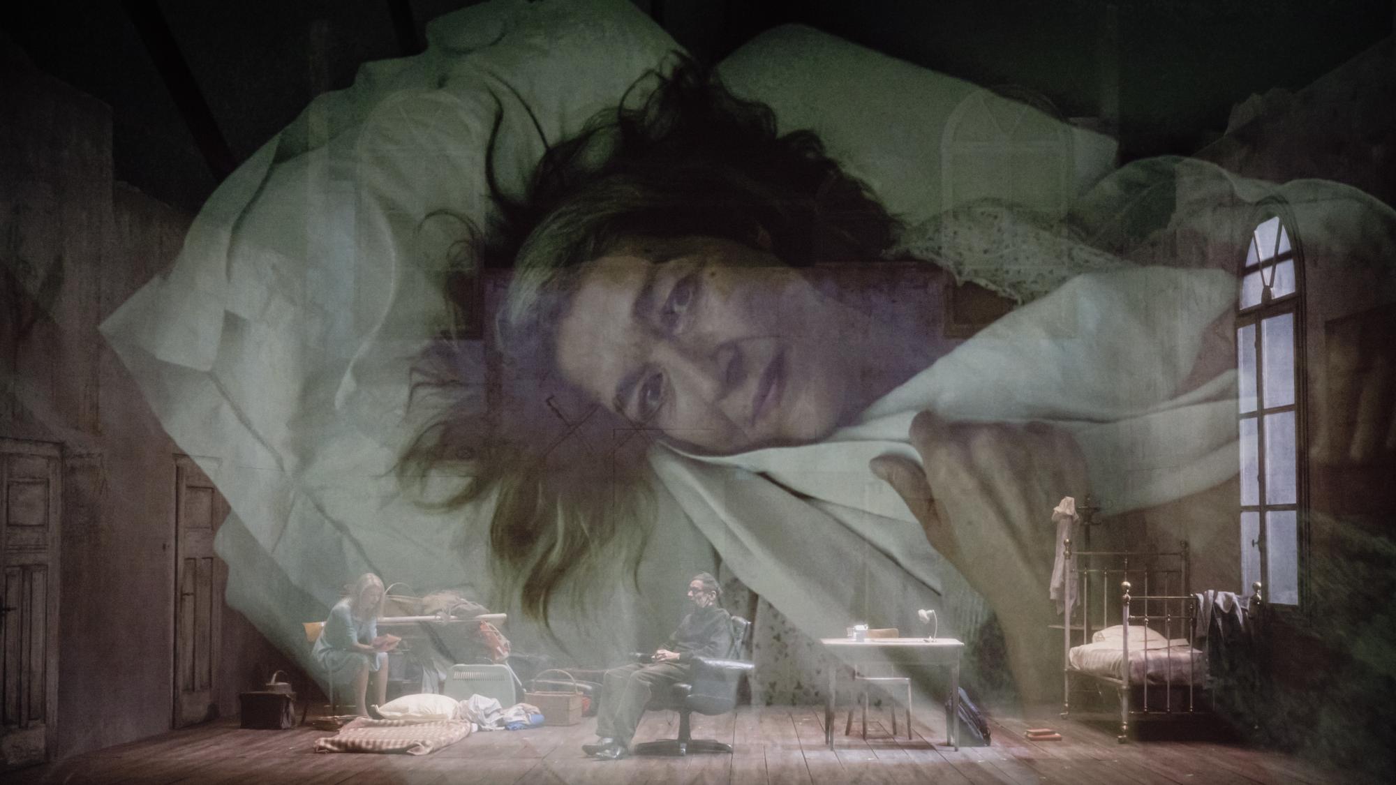 La comédienne romande Monica Budde (à gauche) est simplement poignante au service de Krystian Lupa, ici face à Manuel Vallade, captivant dans la peau de Paul Bereyter.