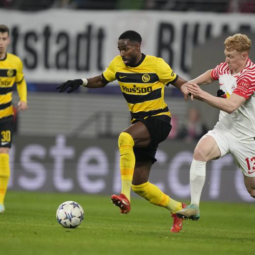 FILE - Young Boys' Ulisses Garcia, centre, challenges for the ball with Leipzig's Nicolas Seiwald during the group G Champions League soccer match between RB Leipzig and Young Boys Bern at the Red Bull arena stadium in Leipzig, Germany, Wednesday, Dec. 13, 2023. Marseille has signed defender Ulisses Garcia after the left-back completed his medical, the French league side said on Tuesday, Jan. 16, 2024. (AP Photo/Matthias Schrader, File)