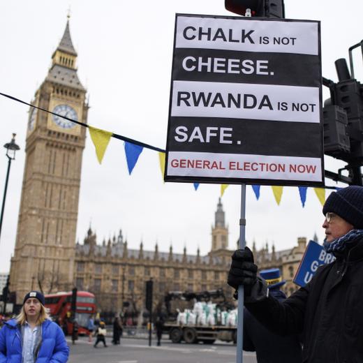 epaselect epa11085156 Protesters display placards against the UK government?s Rwanda scheme to send some asylum seekers to Rwanda to deter Channel crossings ahead of a crucial vote in Parliament on the scheme, in London, Britain, 17 January 2024. After the Supreme Court ruled the scheme unlawful in November 2023, British Prime Minister Rishi Sunak?s government brought in a new bill to the Parliament to be able to legislate the scheme ahead of a general election. EPA/TOLGA AKMEN