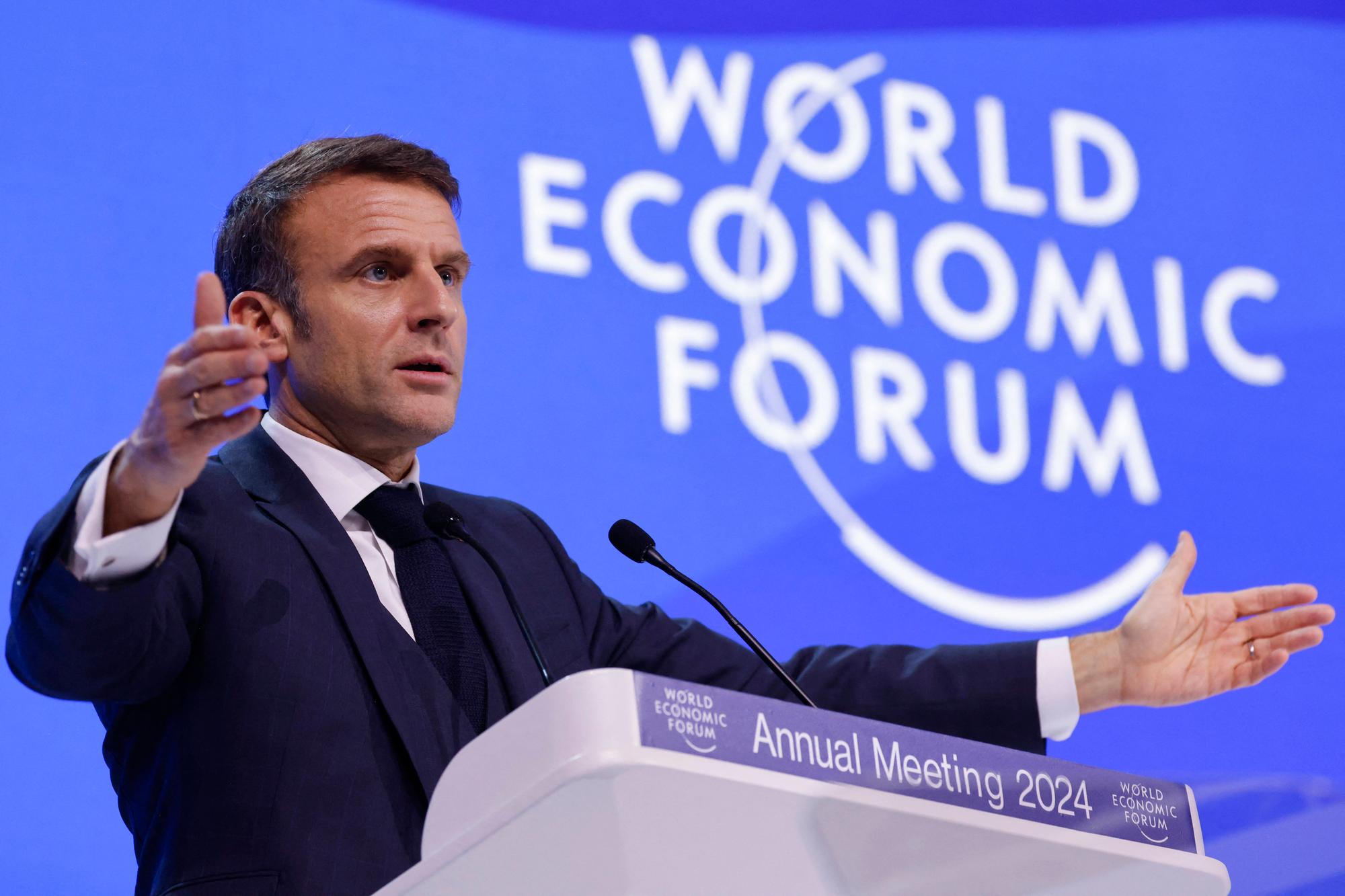 Pool AFP - Forum Ãƒ conomique mondial FEM de Davos French President Emmanuel Macron delivers a speech during a plenary session at the World Economic Forum WEF meeting in Davos on January 17, 2024. Ludovic Marin / Pool / Bestimage Davos Suisse PUBLICATIONxINxGERxAUTxSUIxONLY Copyright: xLudovicxMarin/Pool/BestimagexLudovicxMarin/Pool/Bestimagex
