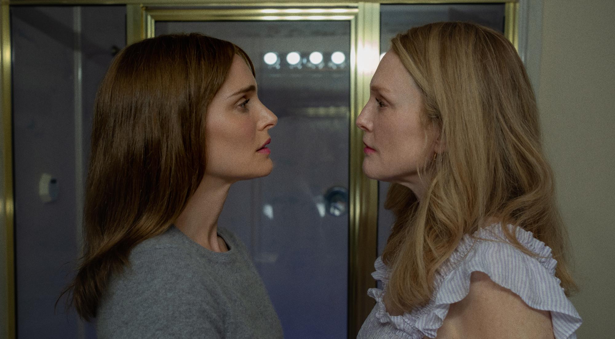 May December, L to R: Natalie Portman as Elizabeth Berry with Julianne Moore as Gracie Atherton-Yoo. Cr. François Duhamel / Courtesy of Netflix