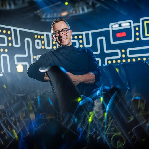 L'humoriste Yann Lambiel pose dans la salle d'immersion digitale 360° "Kubus" deux jours avant sa première, le mardi 23 janvier 2924 à Morges.