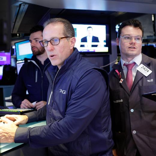 Traders work on the floor of the New York Stock Exchange NYSE on Wall Street in New York City on Thursday, January 25, 2024. A The government report earlier in the day released that the US economy grew faster than expected during the 4th quarter. PUBLICATIONxINxGERxSUIxAUTxHUNxONLY NYP20240125106 JohnxAngelillo