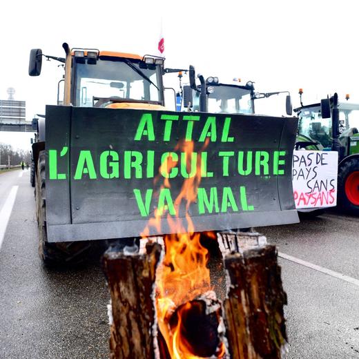 Blocage autoroutier par des agriculteurs français vers Strasbourg jeudi.