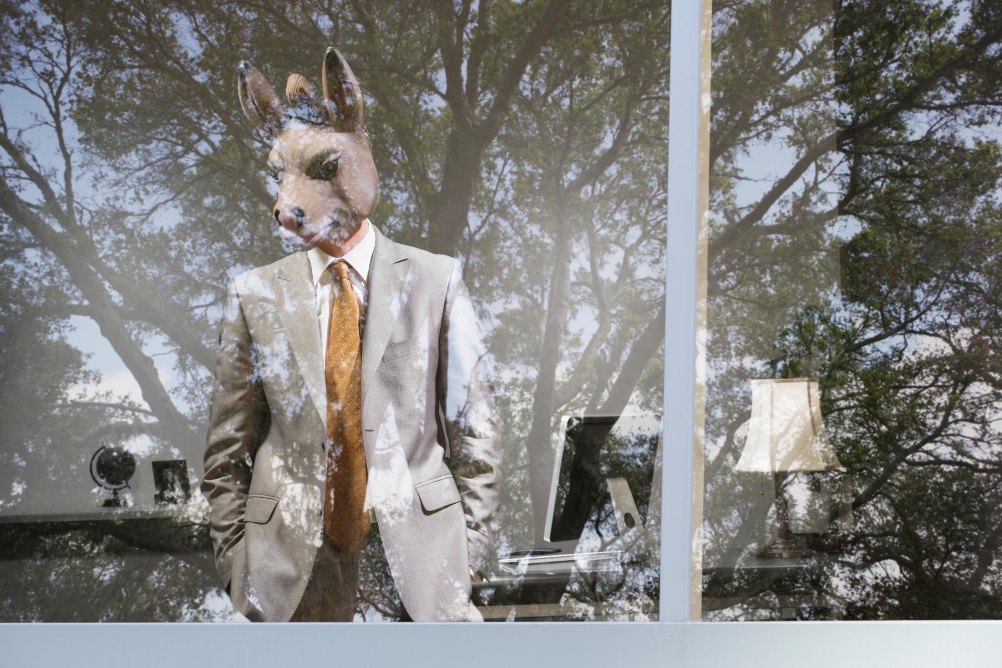 Selon un expert, «l'utilisation de l'IA peut faciliter la création de faux visages ou de voix synthétiques».