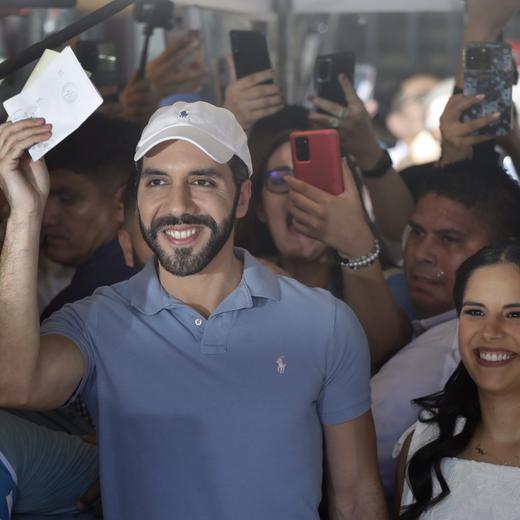 epa11127282 President of El Salvador and candidate for immediate re-election, Nayib Bukele, casts his vote in San Salvador, El Salvador, 04 February 2024. Nayib Bukele voted amid a strong security device, surrounded by members of his Nuevas Ideas (NI) party and hundreds of followers. EPA/Rodrigo Sura