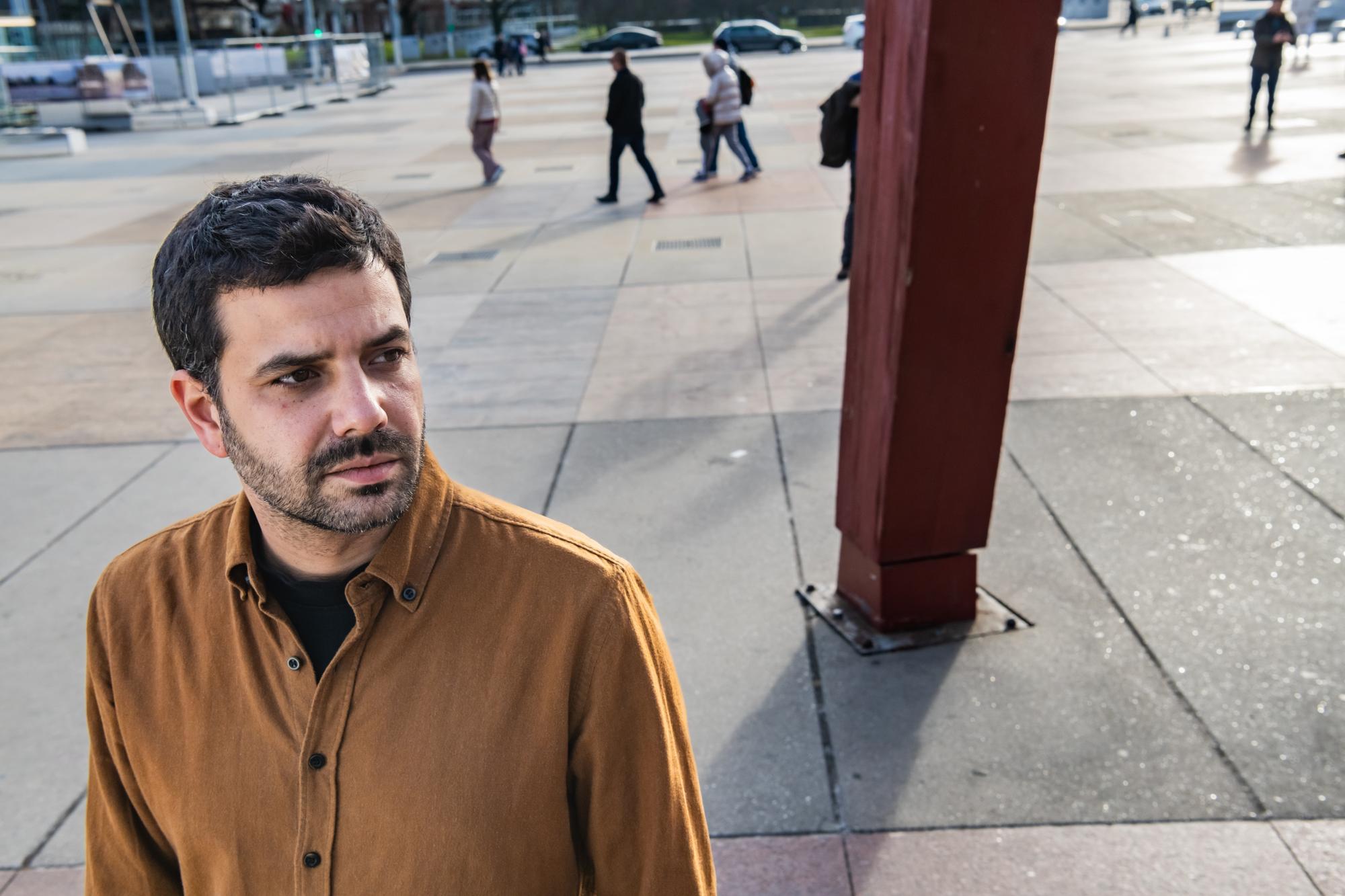 Ruben Wagensberg photographed on the Place des Nations, outside the UN. ©Mark Henley/Panos Pictures.