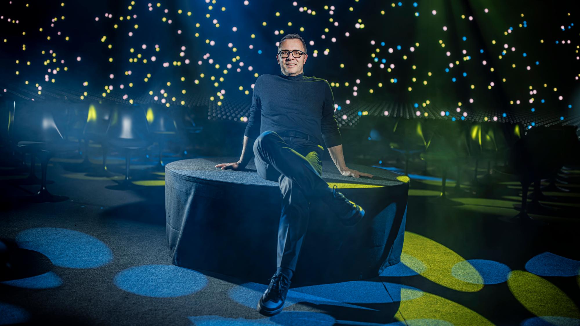 L'humoriste Yann Lambiel pose dans la salle d'immersion digitale 360° "Kubus" deux jours avant sa première, le mardi 23 janvier 2924 à Morges.