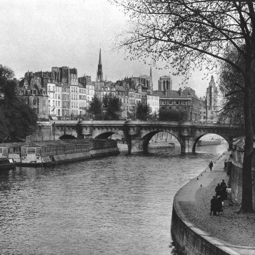 14.10.2022IMAGO Image ID: 01708995264917x3554 PixelIMAGO / Heritage ImagesRECORD DATE NOT STATED L ile de la Cite, Paris, 1937. The River Seine with Notre Dame in the distance. Illustration from Frankreich: Baukunst, Landschaft Und Volksleben, a work on French architecture, landscape and people by Martin H& xfc;rlimann, (Berlin, 1937). L ile de la Cite, Paris, 1937. Artist: Martin Hurlimann PUBLICATIONxNOTxINxUK