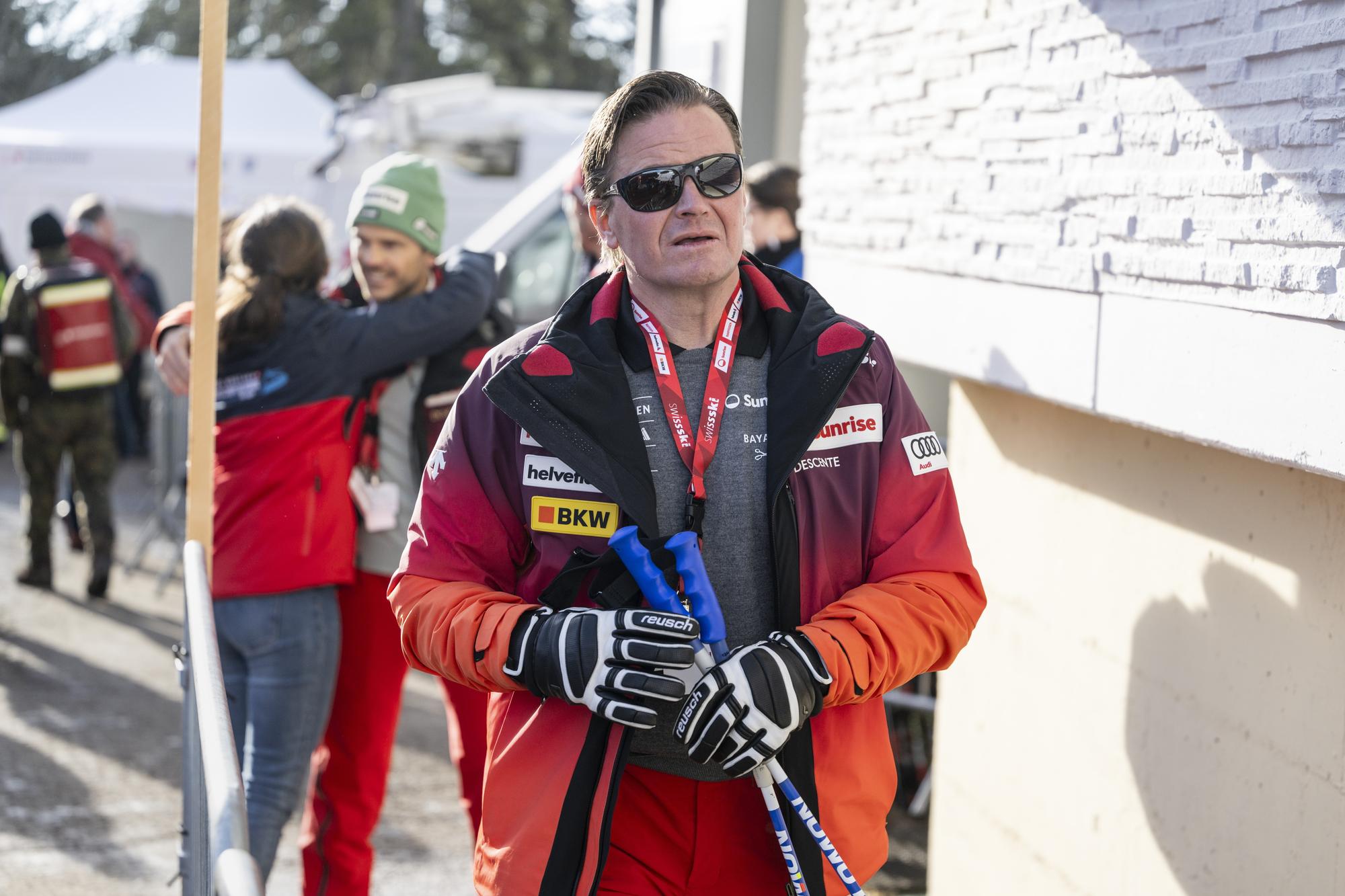 epa11160037 Urs Lehmann, President of Swiss-Ski, arrives at the finish area for an urgent meeting to discuss the differeces between FIS, Swiss-Ski and the Organising Comittee of the Ski World Championsships 2027 to be held in Crans-Montana, on the sidelines of the women's Downhill race at the Alpine Skiing FIS Ski World Cup, in Crans-Montana, Switzerland, 17 February 2024. EPA/ALESSANDRO DELLA VALLE