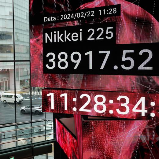 epa11171315 A display shows the Nikkei Stock Average after surpassing the record closing of 38,915.87 points marked at the end of December 1989, during a morning trade session in Tokyo, Japan, 22 February 2024. Japan expects the Tokyo stock benchmark will rise toward its record closing of 38,915.87 points marked at the end of December, 1989. EPA/KIMIMASA MAYAMA