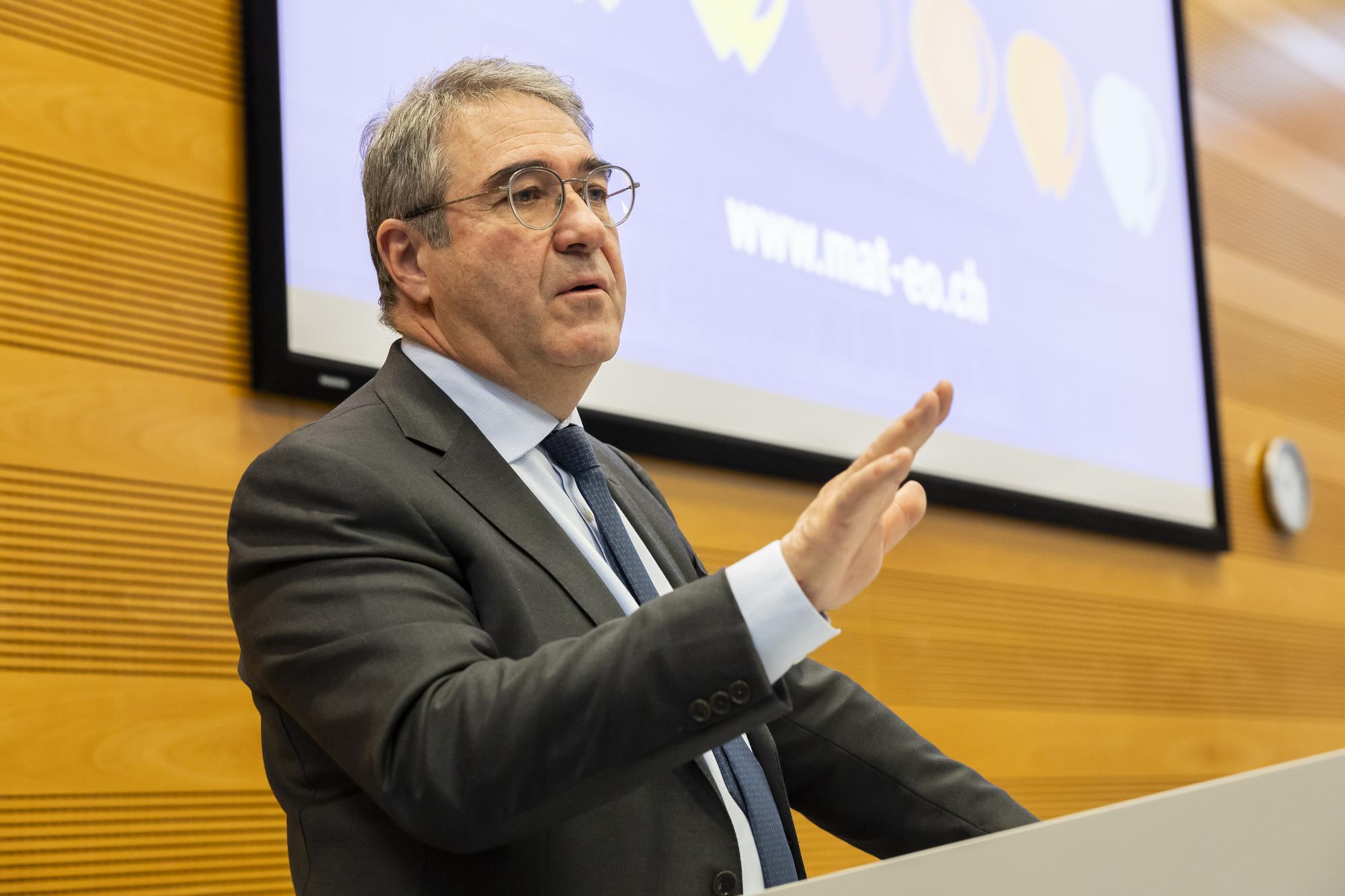 Frederic Borloz, Conseiller d'Etat, parle lors d'une conference de presse sur la maturite en 4 ans et le lancement du projet MAT-EO (Maturite et Ecole Obligatoire) ce mardi 5 mars 2024 au Gymnase de Beaulieu a Lausanne. En 2038 les maturites delivrees a l'issue d'un cursus en trois ans au gymnase ne seront plus reconnues en Suisse. (KEYSTONE/Cyril Zingaro)