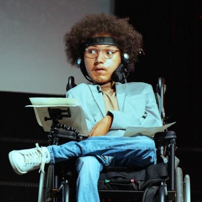 Portrait de l'auteur {this.author.name}}