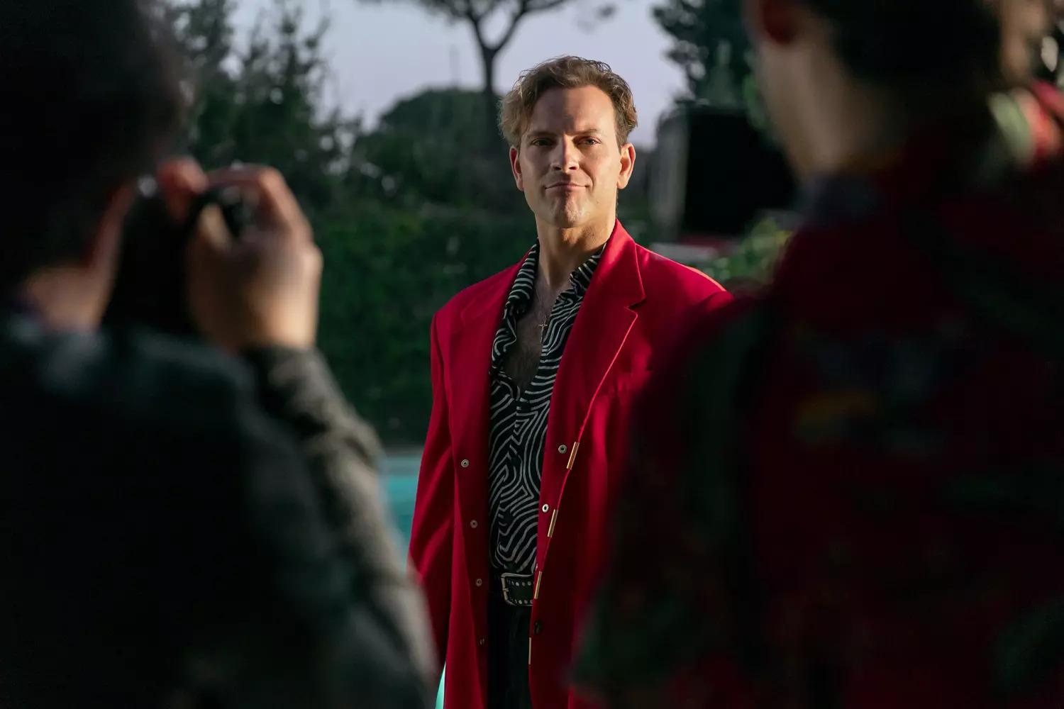 La série suit Rocco Siffredi à plusieurs époques de sa vie – ici adulte, interprété par Alessandro Borghi.